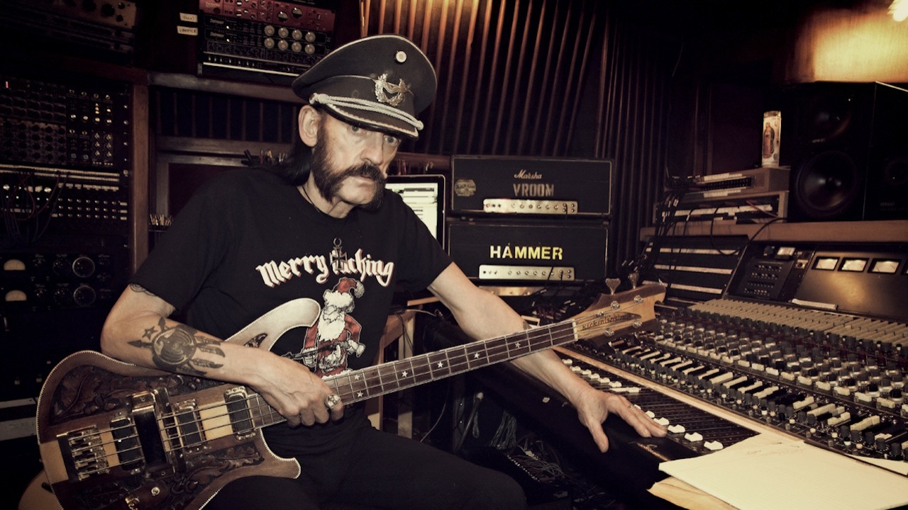 Lemmy_in_the_studio-March_2015-Photo_by_Mörat
