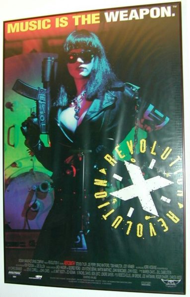 Kerri Hoskins como Helga en un poster de «Revolution X»