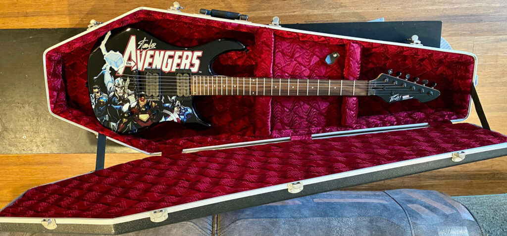 Peavey Avengers firmada por Stan Lee, vendida por Nikki Springfield